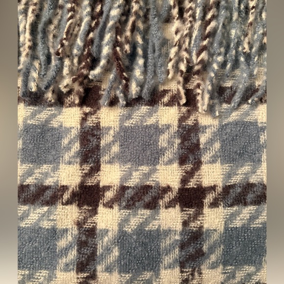 Cozy Houndstooth Plaid Oversized Scarf/Wrap with Fringe - Picture 3 of 4